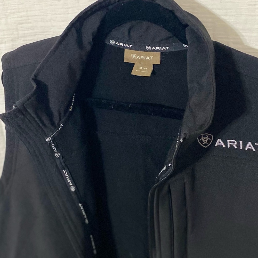 Ariat Men’s Softshell Classic Black Vest - Picture 3 of 4